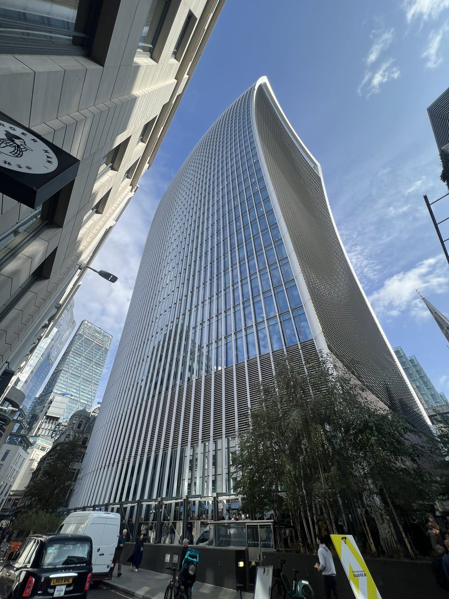 GaryJMcCausland's tweet photo. With Mark Blair at @DWFlaw HQ in Walkie-Talkie Building, Central London. Another deal closed for @hubflowspace ,new office will be opening in Belgravia shortly! Exciting times ahead with steady demand. #managedoffices #holborn #victoria #coworking #hubflow #growth https://t.co/fHai5JWx1w