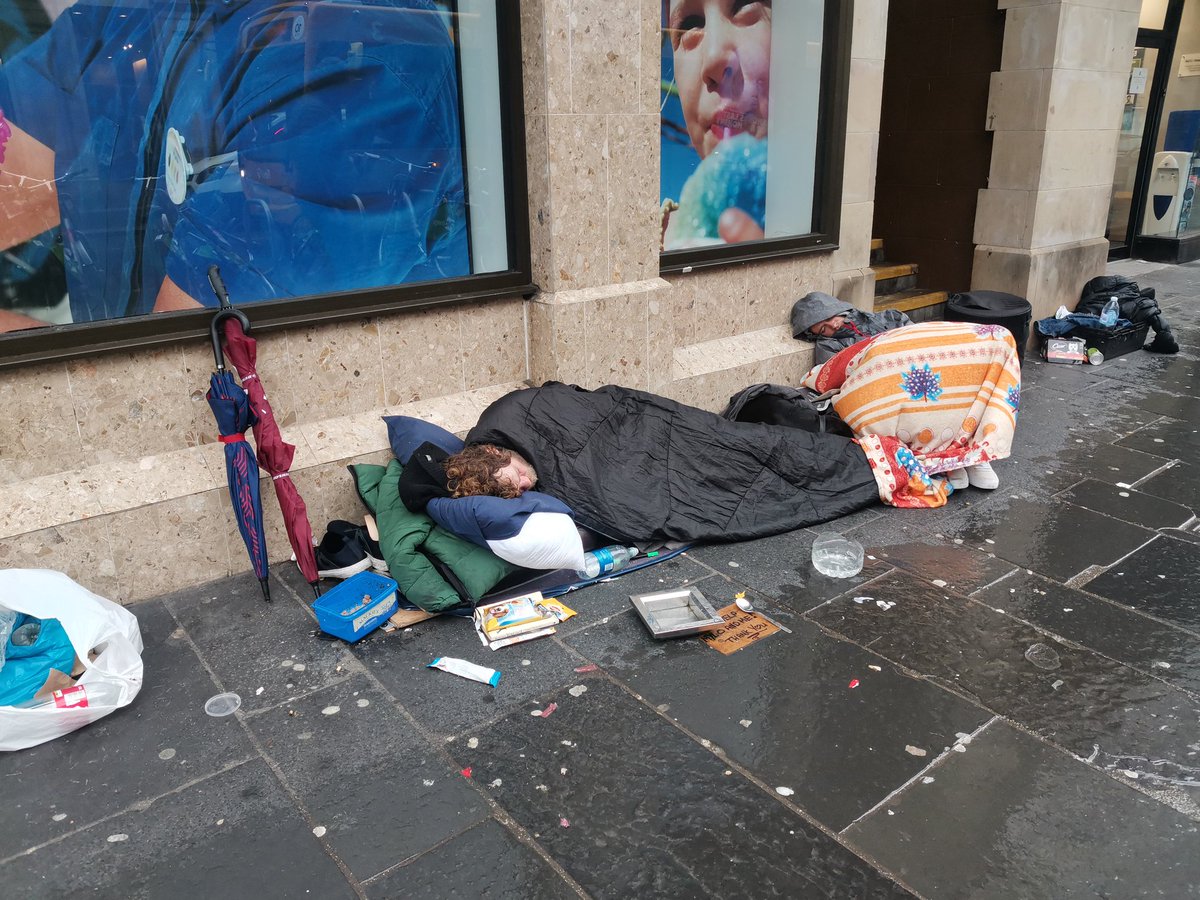 TruthBrigadeUK's tweet image. THIS is a few miles down the road from Rutherglen High Street.
THIS is on @theSNP. No one else. Not Labour, not the toaries, not Westminster.
Go on - tell me you deserve to be elected!
#SNPout
#ResignHumza