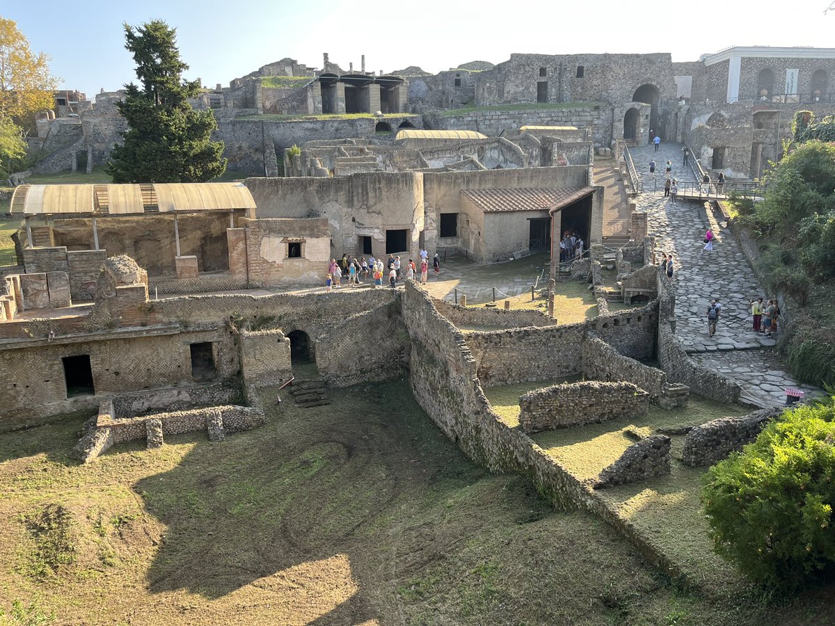 This very complex project combined many different elements: R&D, restoration, securing the whole structure, financial management, tourism. We need to take this case of Pompei as a good example for other 🇪🇺 funding in Campania and South Italy. More 👉 europa.eu/!4FDMJy