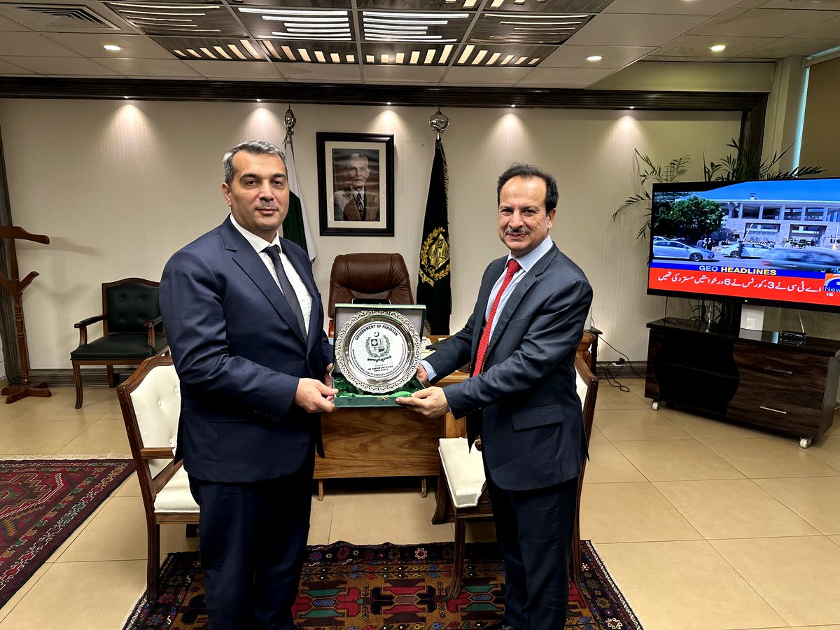 PTANews_'s tweet photo. Productive discussions on expanding healthcare cooperation were held between #Azerbaijan ambassador @k_farhadov and @DrNadeemjan, #Pakistan's Federal Minister for National Health Services Regulations & Coordination @nhsrcofficial.
#HealthcareDiplomacy🇵🇰🇦🇿
#TwoStatesOneNation🇦🇿🇵🇰 https://t.co/i9AFvVcQYl