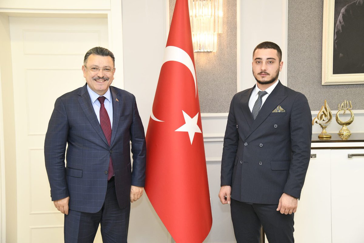 trudernek's tweet photo. Trabzon Üniversitesi Öğrenci Derneği Başkanımız Yağız ÖZSALİH,
Ortahisar Belediye Başkanı Ahmet Metin GENÇ Beyefendiyi ziyaret etti.

Misafirperverliklerinden ötürü kendilerine teşekkür ederiz.

@yagizozsalih1 https://t.co/CMk3nWHowI