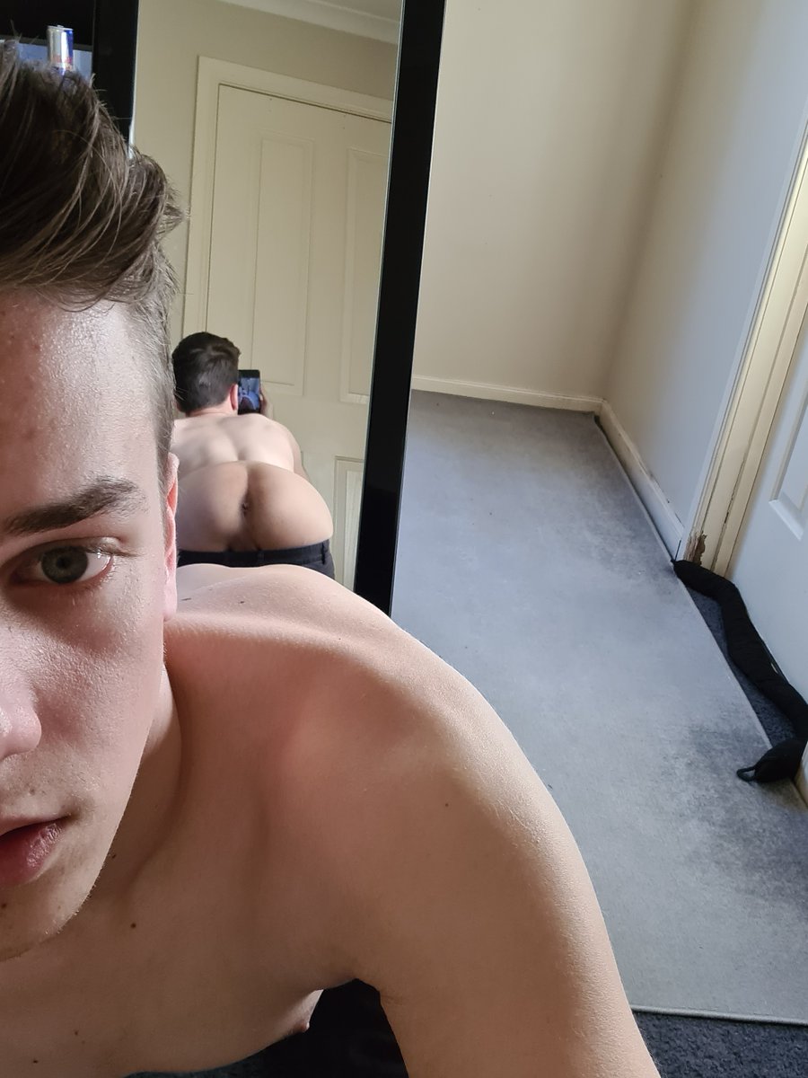 Me on insta  -- me on grindr