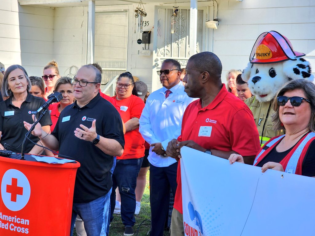 DallasFireRes_q's tweet photo. Congratulations to the @RedCrossNTX  on the installation of its 50,000th #smokealarm in North Texas during your #SoundtheAlarm initiative! We thank you for your partnership and tireless efforts to serve the @CityOfDallas and all of NTX! @DallasFireRes_q @DallasOEM @DallasCERT https://t.co/eNY2VgSOAQ