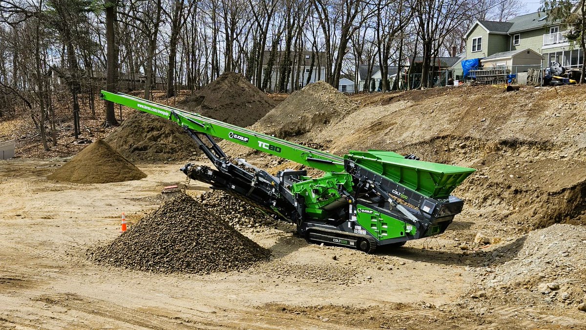 PowerscreenE's tweet photo. Thursday Thrills with the EvoQuip Colt 600 and TC80 duo.
Together, they're a powerhouse team, turning Thursday into a day of productivity.
Ready for some fall work? We have crushers, screeners and conveyors in stock, ready to go! Call Us for Availability. 
@Evo_Quip https://t.co/lhxyxYnme9