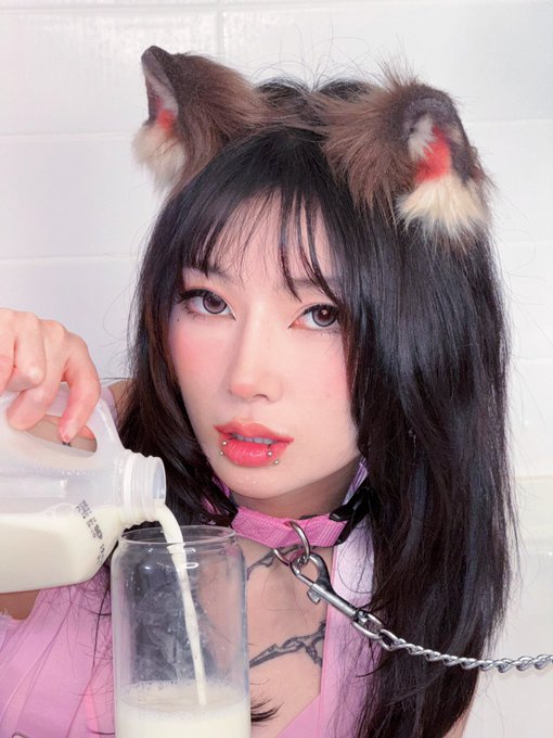 2 pic. Catgirl pouring milk.jpeg https://t.co/kCMtQJPnp9
