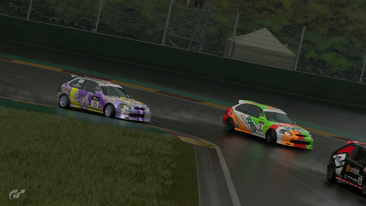 hirotti_1go's tweet photo. #PS5Share, #グランツーリスモ7  今日のシビックワンメイクレースは雨☔の中でのレースになりました。途中でコースアウトしたりしてご迷惑をおかけしました🙇‍♂️次のレースも全力で頑張ります！ https://t.co/fEHxhAbEpK