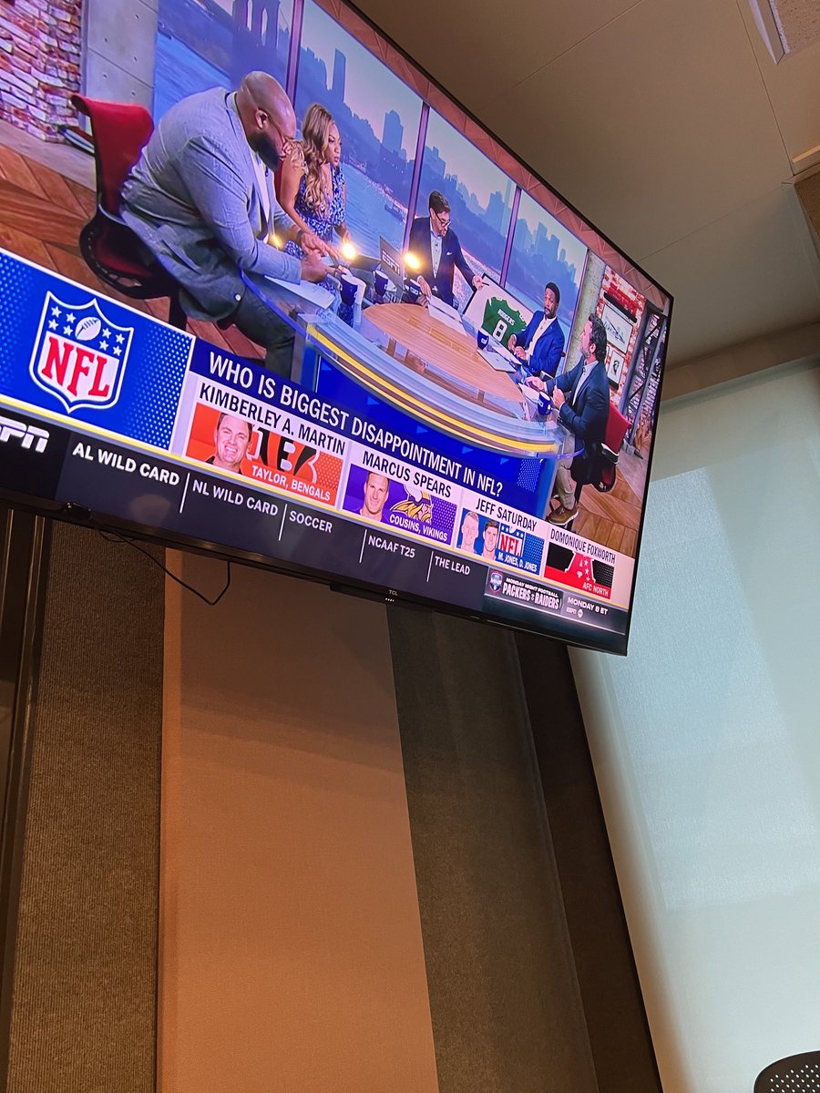MeatSauce1's tweet photo. He leads the league in passing yards https://t.co/Ws4aZjgPaa