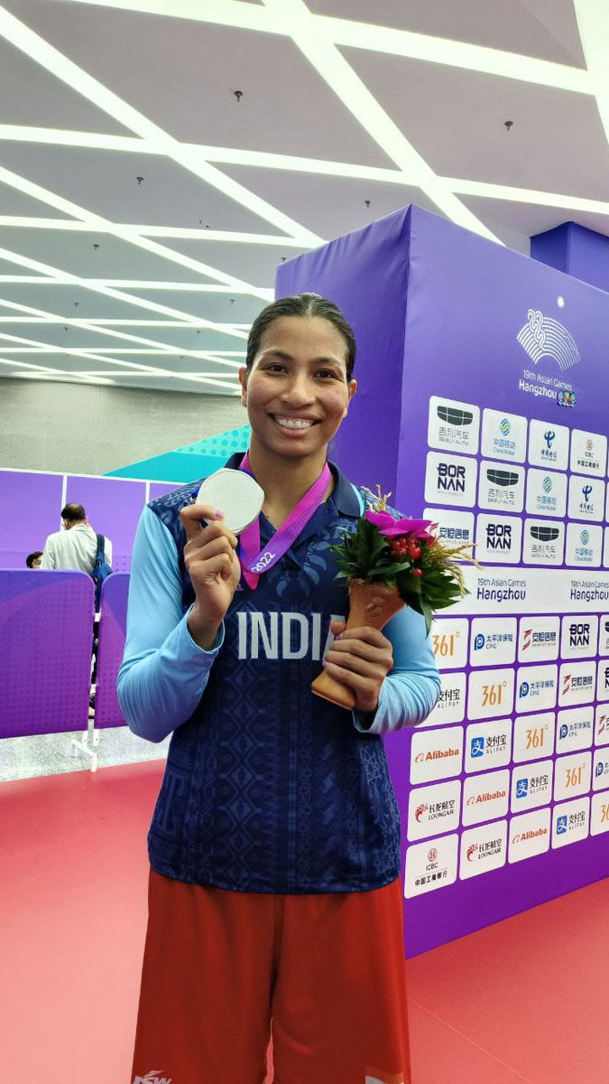 #AsianGames2022 के महिला मुक्केबाजी 75 किग्रा वर्ग में @LovlinaBorgohai जी को रजत पदक जीतने की हार्दिक बधाई एवं उज्ज्वल भविष्य की शुभकामनाएं। समस्त देशवासियों को गौरवान्वित करने के लिए आभार व अभिनंदन। @narendramodi @PMOIndia #Cheer4India #JeetegaBharat #BharatAtAG22…