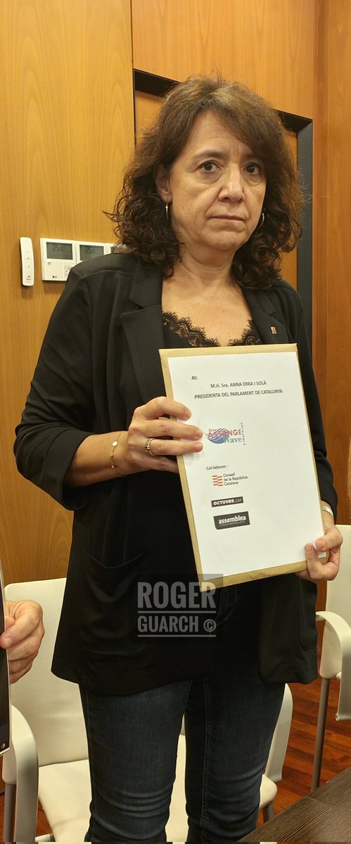 kitmediaoficial's tweet photo. Acte de @LlibPremsaCat per reclamar la llibertat de #JulianAssange. S'ha reclamat el compromís del @parlamentcat. Presència de la Presidenta del Parlament i d'@Aurora_Madaula. - @LlibPremsaCat | @Stella_Assange.

#FreeAssangeNOW | #FreeAssangeWave | #FemXarxa. https://t.co/8VYcyy3urI