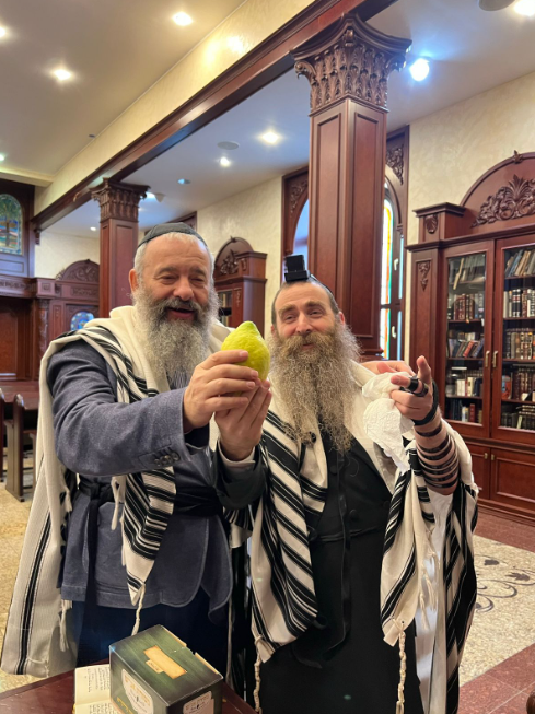 RabbisInArabic's tweet photo. احتفال عيد سوكوت (عيد العرائش) في #قازان، الجمهورية الروسية في #تتارستان مع الحاخام إسحاق جوريليك.
عيد سوكوت سعيد تتارستان! https://t.co/xk7pFPpQrX