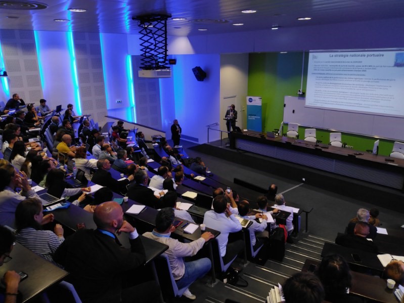 Pôle Mer Bretagne Atlantique (@polemerba) on Twitter photo 📸De retour du...BLUE DAY "GreenShip & GreenPort"
--
Ce BlueDay se tenait aujourd'hui à l'Ecole <a href="/CentraleNantes/">Centrale Nantes</a> sur le thème de la #décarbonation #maritime "#navires et #ports".
--
👏Le Pôle remercie tous les intervenants pour leur implication et le partage de leurs expertises. 📸De retour du...BLUE DAY "GreenShip & GreenPort"
--
Ce BlueDay se tenait aujourd'hui à l'Ecole <a href="/CentraleNantes/">Centrale Nantes</a> sur le thème de la #décarbonation #maritime "#navires et #ports".
--
👏Le Pôle remercie tous les intervenants pour leur implication et le partage de leurs expertises.