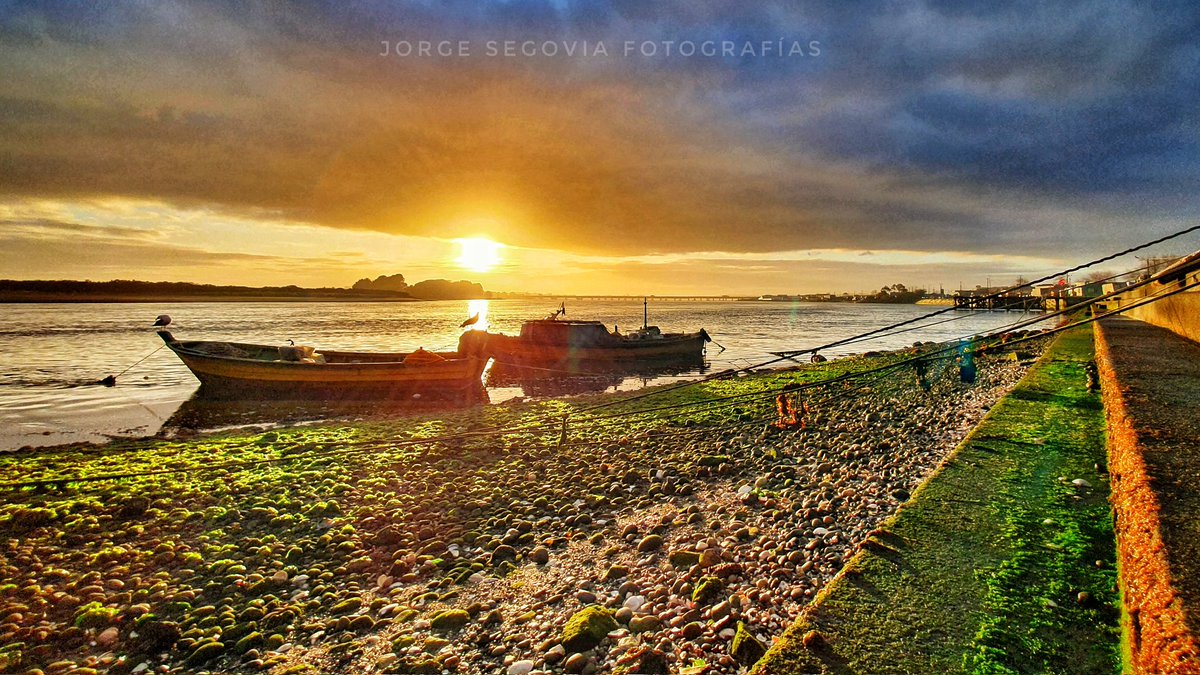 🌄 Con este bello amanecer desde el Río Pudeto en la comuna de #Ancud en el #Archipiélago de #Chiloé, que tengan una gran jornada de Miércoles.

#AncudEncanta #NaturalezaChilena