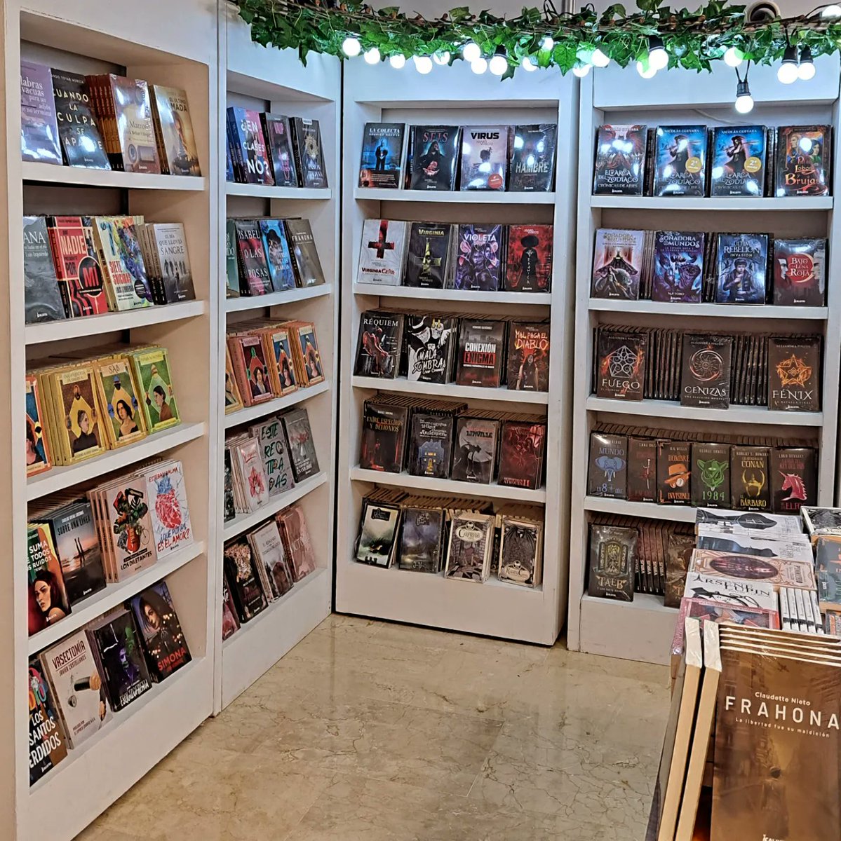 CalixtaEditores's tweet photo. ¡Nos vemos desde hoy en la Feria del libro de Pereira 📚!

Les esperamos en el stand 5 de Expofuturo 🖤 https://t.co/wVyLZKTRLX