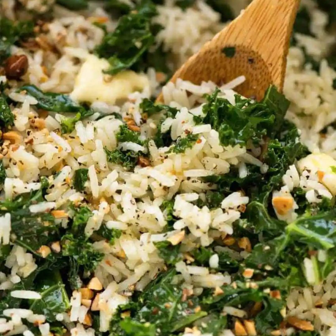 Say hello to your new favorite kale recipe – it’s time to think beyond a salad! Try this Garlic Butter Rice with Kale recipe today for #NationalKaleDay! 

Make the full recipe at recipetineats.com/garlic-butter-….

📸: recipetineats.com

#kale #kalerecipe #rice #recipe #garlicbutter