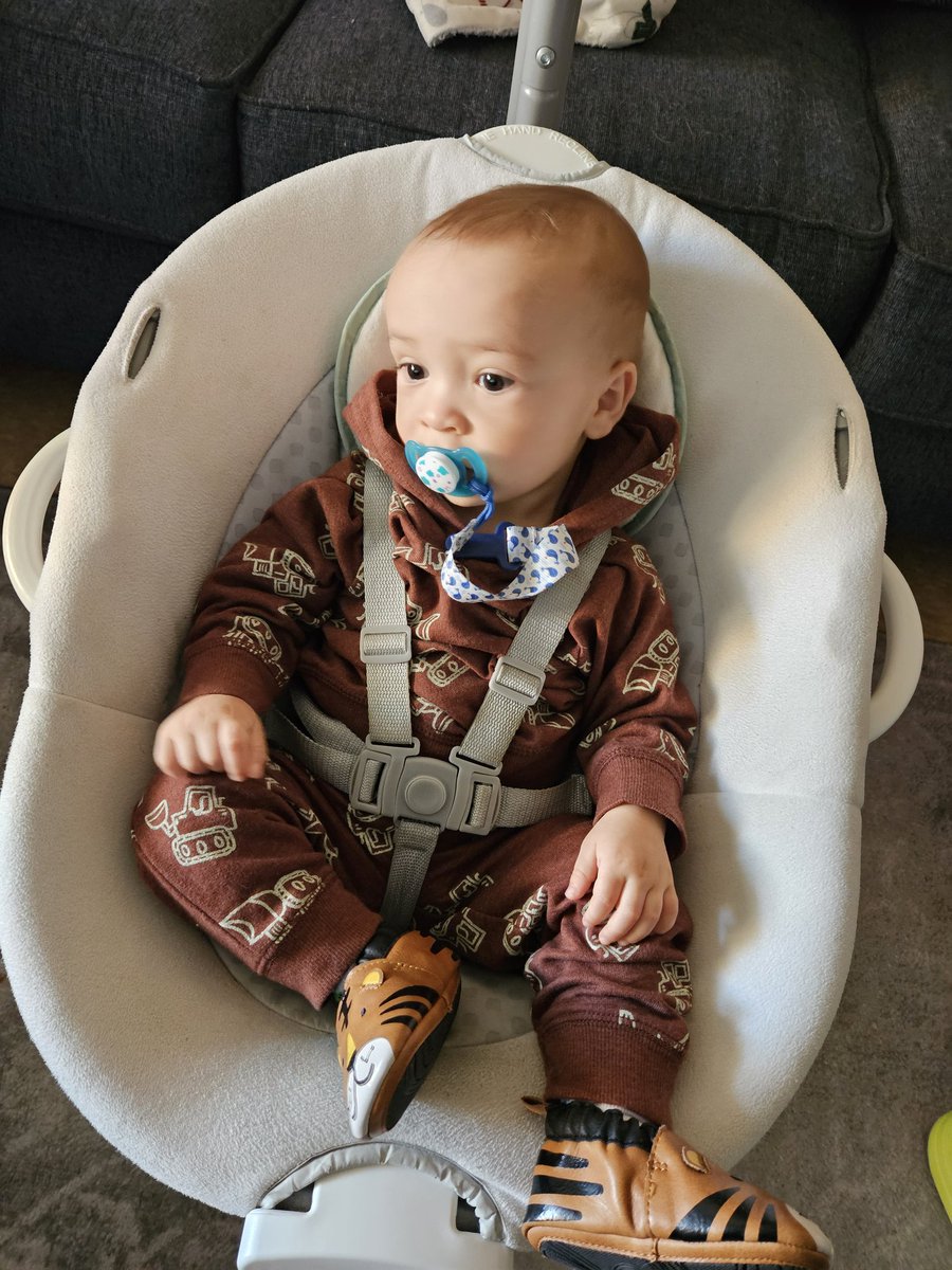 CristianKnight's tweet image. Week9:Session5 - let&apos;s get this party started. Exhaustion setting in cus baby Asher decided that he needed daddy up with him at 2am to watch me make his bottle personally, but can you ignore this face, from the crib crying for nom noms. #appendixcancer #StrengthInUnity #love