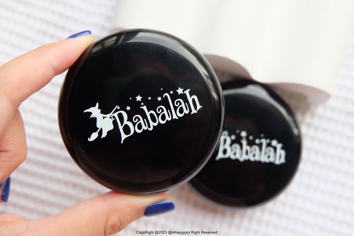 mhauyypcr's tweet photo. แป้งผสมรองพื้น babalah เขาจึ้งจริงงง ทาแล้วผิวสวยมากกหน้าแน่นตั้งแต่เช้าถึงเย็นไม่ได้พูดเล่น ! นี้ไปซื้อที่เซเว่นมา ได้แสตมป์ 1 บาทมา2 ดวง เรื่ดนะใครสะสมแสตมป์อยู่รีบตำ ! #แสตมป์เซเว่น #แป้งแม่มด #Babalah https://t.co/ciMaMnZhQC