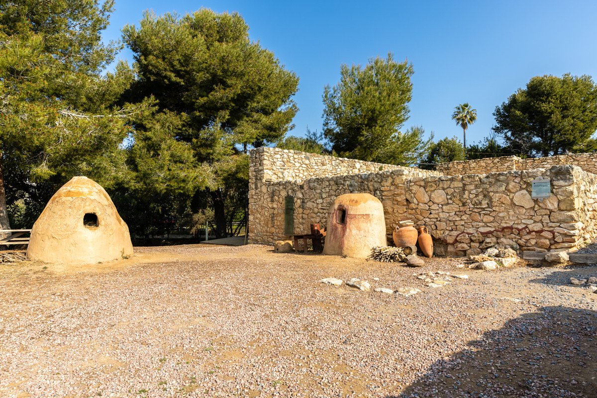 ❓😍 Heu visitat mai la Ciutadella ibèrica de #Calafell? És un jaciment arqueològic impressionant, fundat el s. VI aC! La podeu visitar per lliure o reservar una visita guiada. Us hi esperem!

Més informació 👉 tuit.cat/u1fCc

#CostaDaurada <a href="/VisitCalafell/">Visit Calafell</a>
