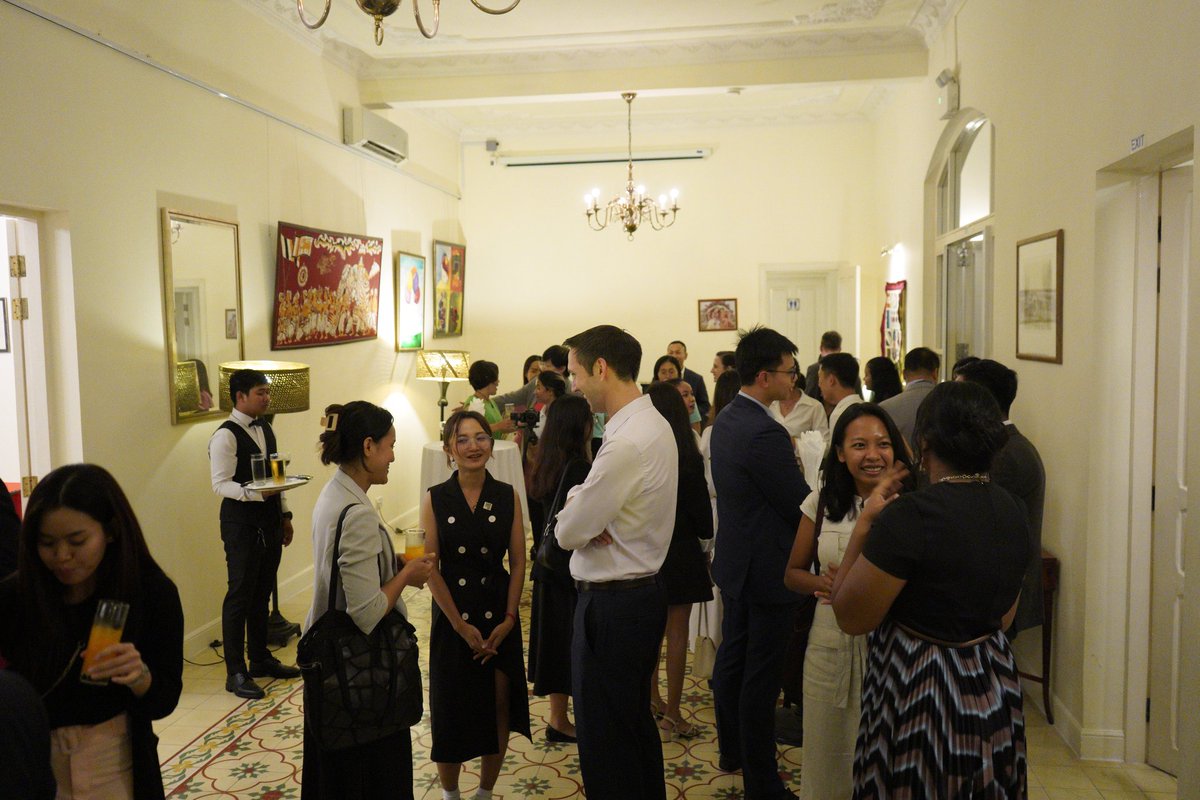 ukincambodia's tweet photo. Women leaders breaking boundaries.

Ms Pechpheary concluded her role as British Amb for a day on a high note, with a Women and Young Leader Networking Reception. Women and young leaders from different sectors connected, exchanged ideas, and proved that barriers can be broken. https://t.co/72FCEVtzZ2