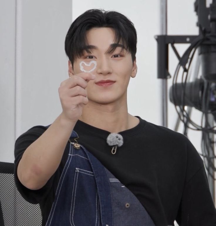 csanigallery's tweet photo. i wanna squish his cheeks https://t.co/IeDxEdu4al
