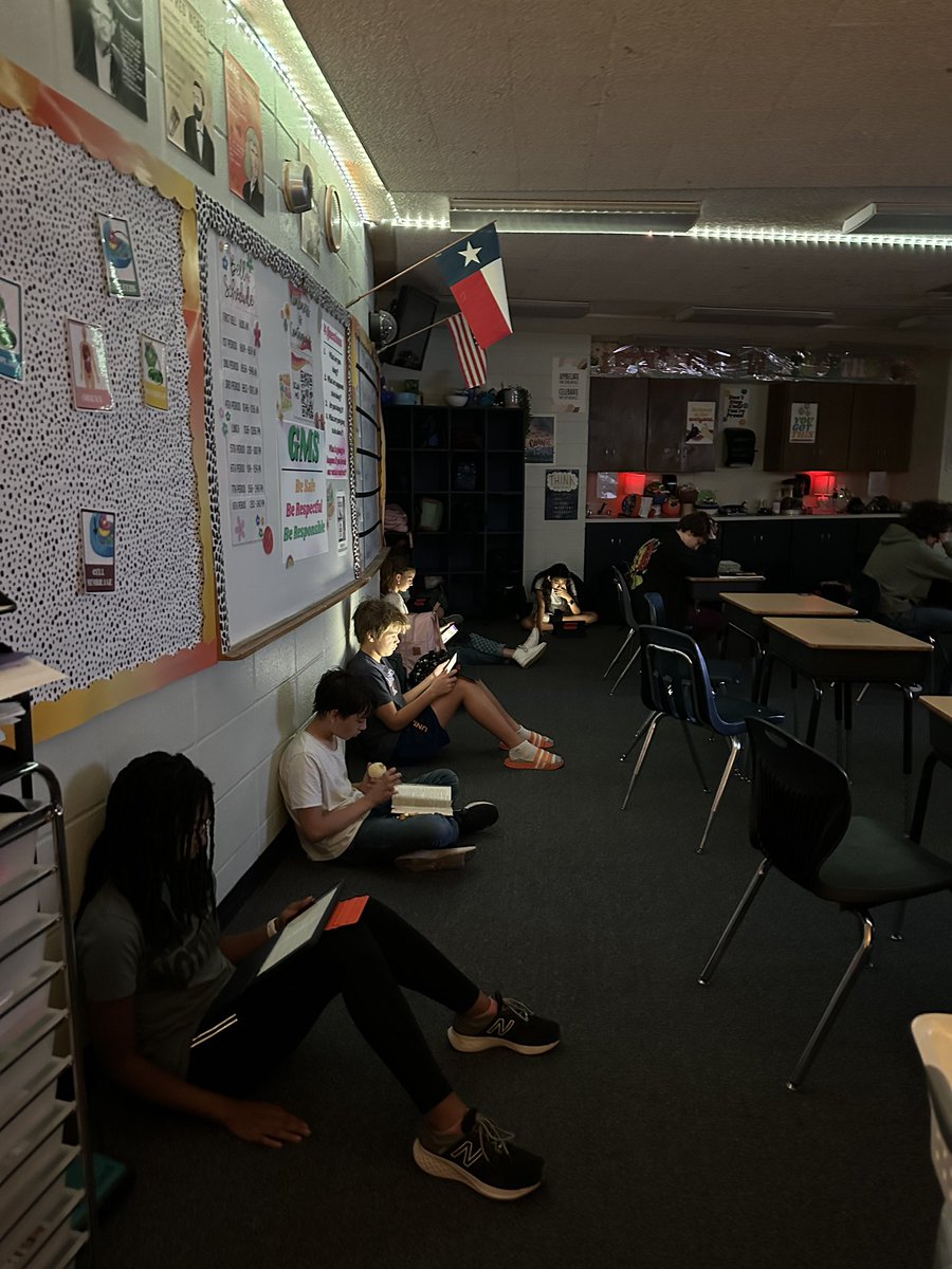#SAISDReadDays #SanAngeloReads GMS kiddos reading their favorite book or ebook! 📖💚 
<a href="/SanAngeloISD/">San Angelo ISD</a>