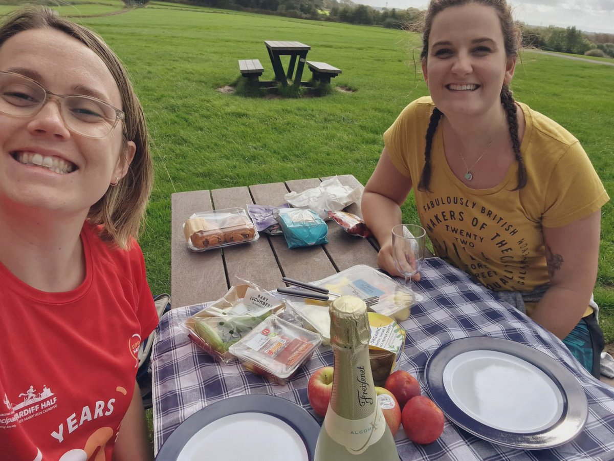 On Wednesdays, we have bougie picnics featuring olives, mini cucumbers and 0% Prosecco for no reason other than we can 🤷🏼‍♀️