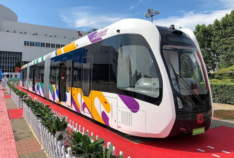 Ni rieles, ni baterías, ni chofer. Este es el tranvía eléctrico autónomo que promete cambiar el transporte buff.ly/48CgN3L