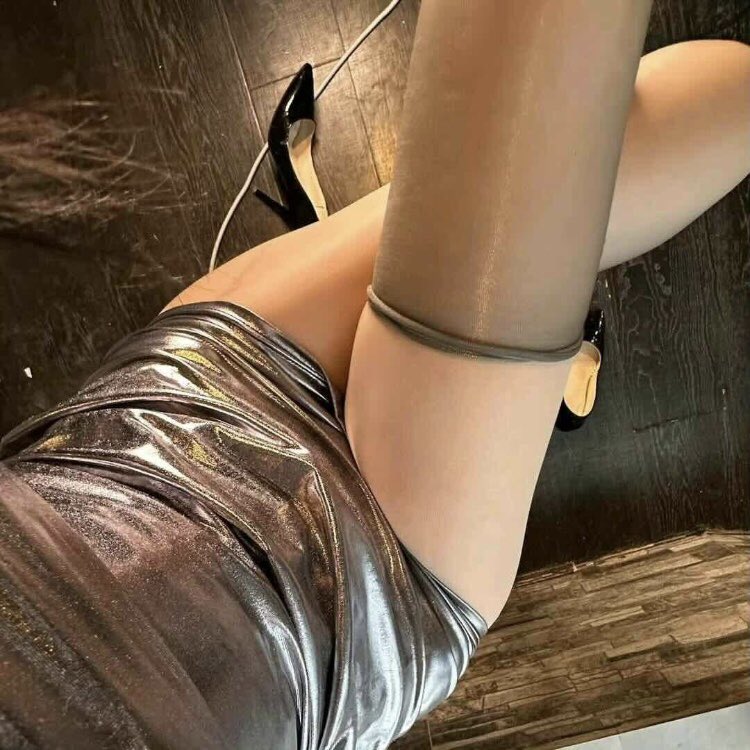 CocoCUTE33's tweet photo. 大概。。尺度稍稍大那么一点点？
#人妻 #人妻母狗 #slut #nsfw #BBWBeauty #丝袜美腿 #丝袜 #丝袜控 #口交 #反差婊 #反差 #婊子 https://t.co/XbglfVacvO