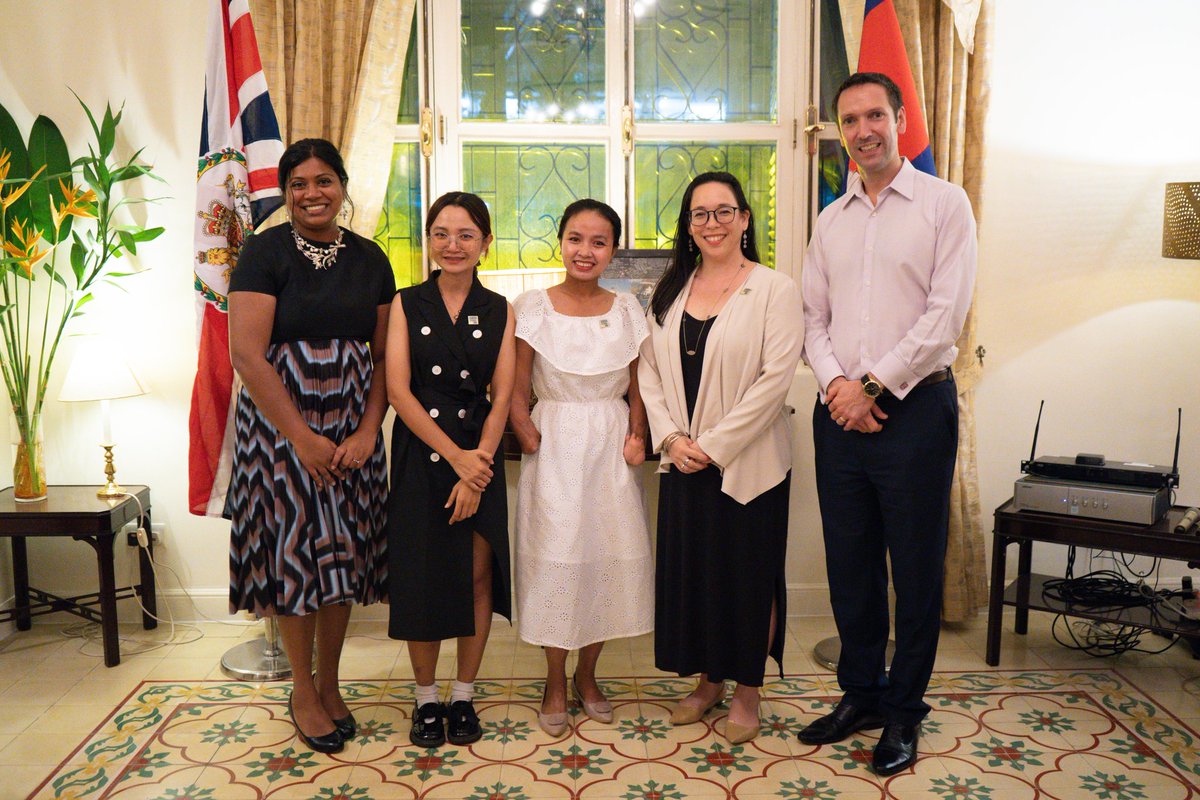 ukincambodia's tweet photo. Women leaders breaking boundaries.

Ms Pechpheary concluded her role as British Amb for a day on a high note, with a Women and Young Leader Networking Reception. Women and young leaders from different sectors connected, exchanged ideas, and proved that barriers can be broken. https://t.co/72FCEVtzZ2