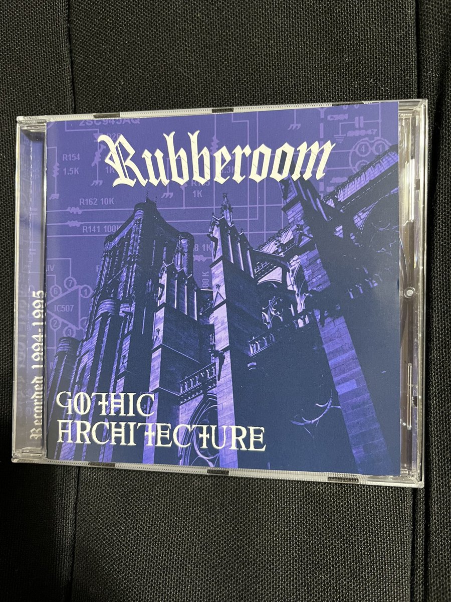 seamonsters331's tweet photo. #Rubberoom🇺🇸
暗く重たく退廃的なビートに野太いラップで押しまくるゴシック/インダストリアル的な音像は唯一作「Architechnology」同様のシカゴ産アングラHip Hop集団による初期音源集。限定プレスにつき自分はスイスのショップから取り寄せるも、国内某店で扱いあるかも。
https://t.co/iMjFqbdg7D https://t.co/UxvI4CZ4Gf