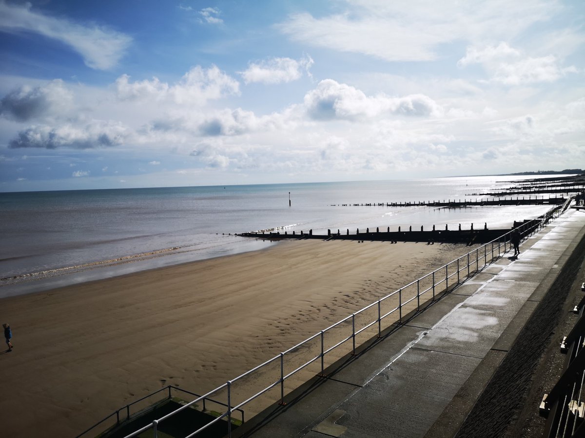 GeogWizard's tweet photo. @WalesGeography Second of three days in Hornsea with Y11 smashing their physical geography fieldwork #coastalmanagement #lovegeog https://t.co/jh7RcE2yJL