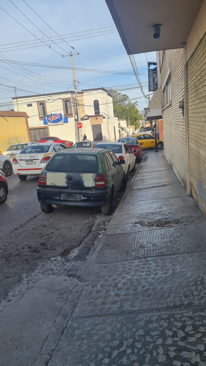 mooncake2470's tweet photo. @CICsal @policiasaltillo autos afuera de un taller en la calle manuel doblado una cuadra despues del imss yonkeados hace mas de 1 año https://t.co/DLFoqeXgpu