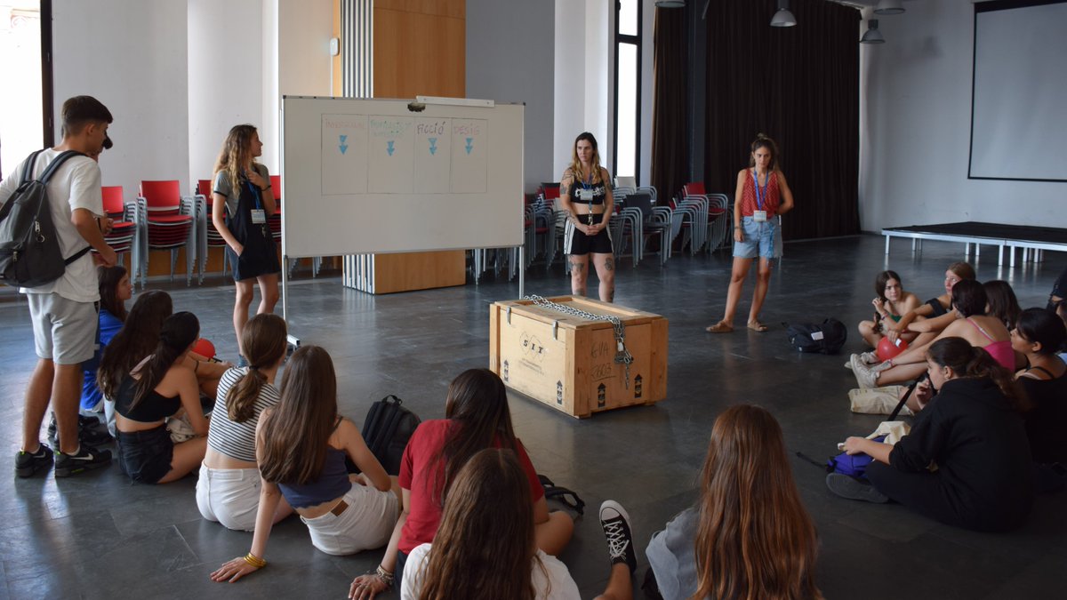 La Taula de Salut Benestar i Barri de Vila de Gràcia i Gràcia Nova Camp d'En Grassot, de la qual formen part #CAPPareClaret i #CAPViladeGràciaCibeles, celebra una cursa d'orientació per a joves d'ESO per millorar coneixements sobre salut i recursos sanitaris de l'entorn