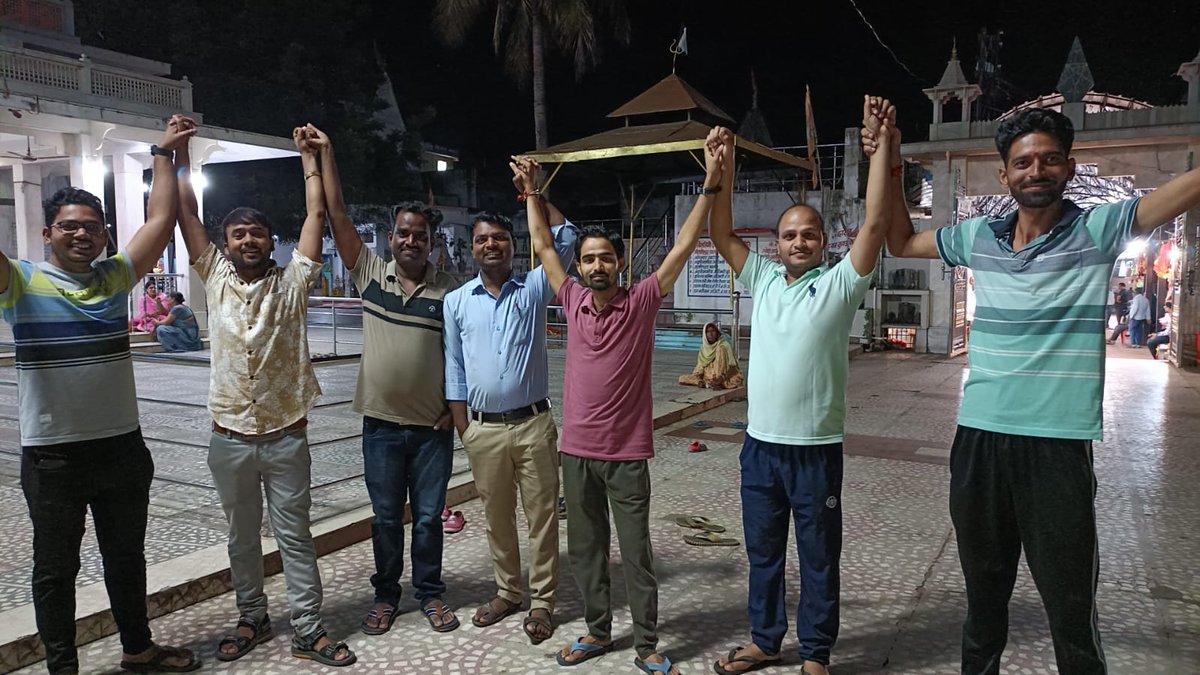 BishnuChturvedi's tweet photo. नहीं मांगता ऐ ईश्वर कि जिंदगी 100 साल दे,
दे भले चंद लम्हों की लेकिन 100% बेमिसाल दे।
#अधूरी_घोषणा_12_अप्रैल
#12_अप्रैल_की_घोषणा_पूरी_करो 
@ChouhanShivraj
 @OfficeOfKNath
@ZeeMPCG
@KunalChoudhary_
@AAPRaniAgrawal
@AamAadmiParty @AapkaRamakant @aajtak @BJP4MP @brajeshabpnews https://t.co/WjJPNRIp1r
