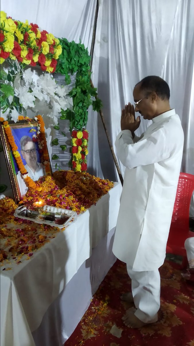 Inc_devendra's tweet image. विगत दिनों वरिष्ठ कांग्रेस नेता प्रेम शंकर द्विवेदी जी का निधन हो गया था आज उनके ब्रम्हभोज में सम्मिलित हुआ और अपनी श्रद्धांजलि अर्पित किया।