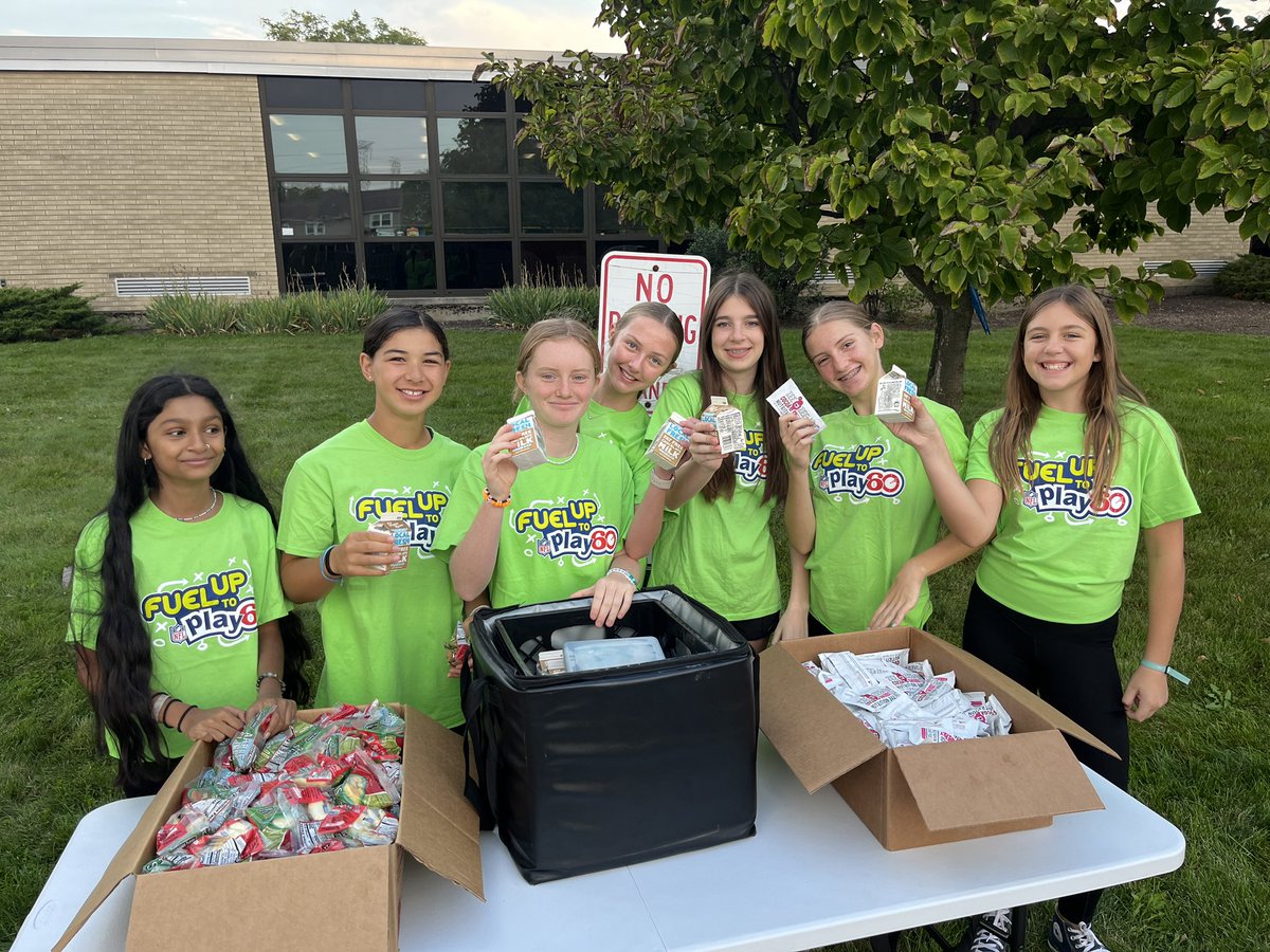 RTMSHealth's tweet photo. We had a beautiful morning &amp; a fantastic turnout for our Annual @walkrollschool Day at RTMS!! Can’t wait for the activities this afternoon!! @MrFarley1 @CoachKuperman @RiverTrailsMS @Apolenzani https://t.co/MCrHNXPiEQ