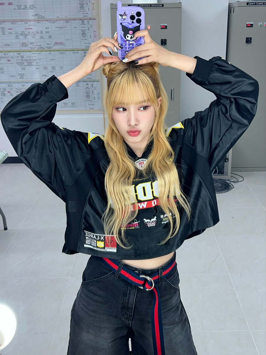 STAYCDlARY's tweet photo. 🐯💭 231004 22:32 KST

. today’s selfie is!
. guess what
. ring ring ring
. the answer is https://t.co/qyeZeMACyt