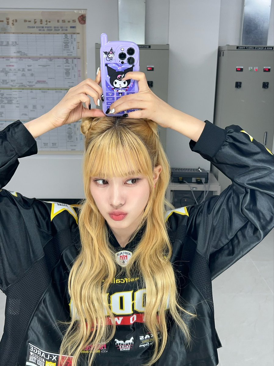 STAYCDlARY's tweet photo. 🐯💭 231004 22:32 KST

. today’s selfie is!
. guess what
. ring ring ring
. the answer is https://t.co/qyeZeMACyt