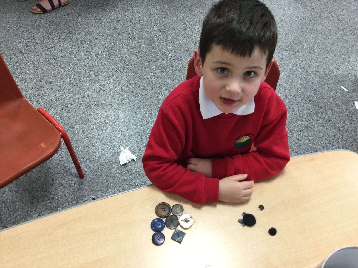 WMPrimaryF2's tweet image. Sorting buttons. #LoveIt #ColourSorting #BlueNotBlue