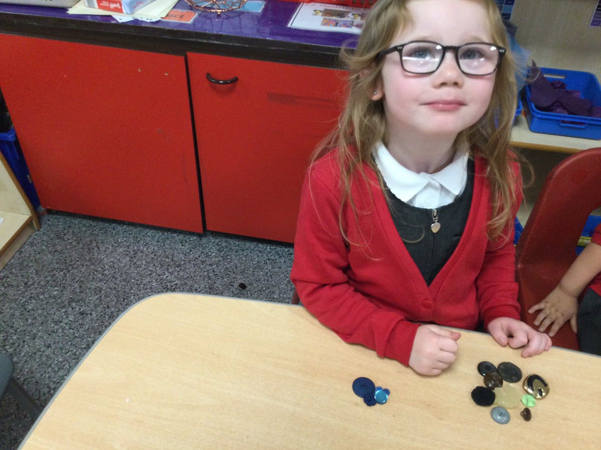 WMPrimaryF2's tweet image. Sorting buttons. #LoveIt #ColourSorting #BlueNotBlue
