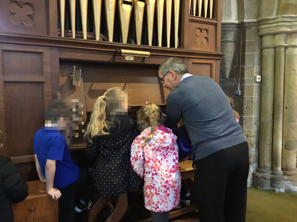 LeysFarm's tweet photo. Year 3/4 enjoyed visiting St Peterβs church in Bottesford this afternoon. They were in awe of the age of the building - over 850 years old! #LFJSRE #LFJSHistory https://t.co/DbxP8BRc5O