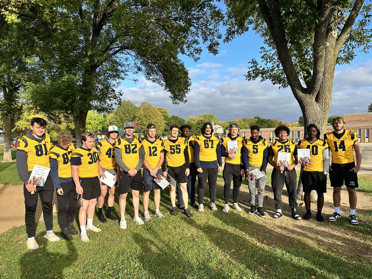 KentPekel's tweet photo. Big thanks to the RCTC ๐ team for helping us celebrate National Walk to School Day at Franklin Elementary. Great young men who are great examples for our students. Great job @PrezBoyd and team! https://t.co/rV8T4YbrE1