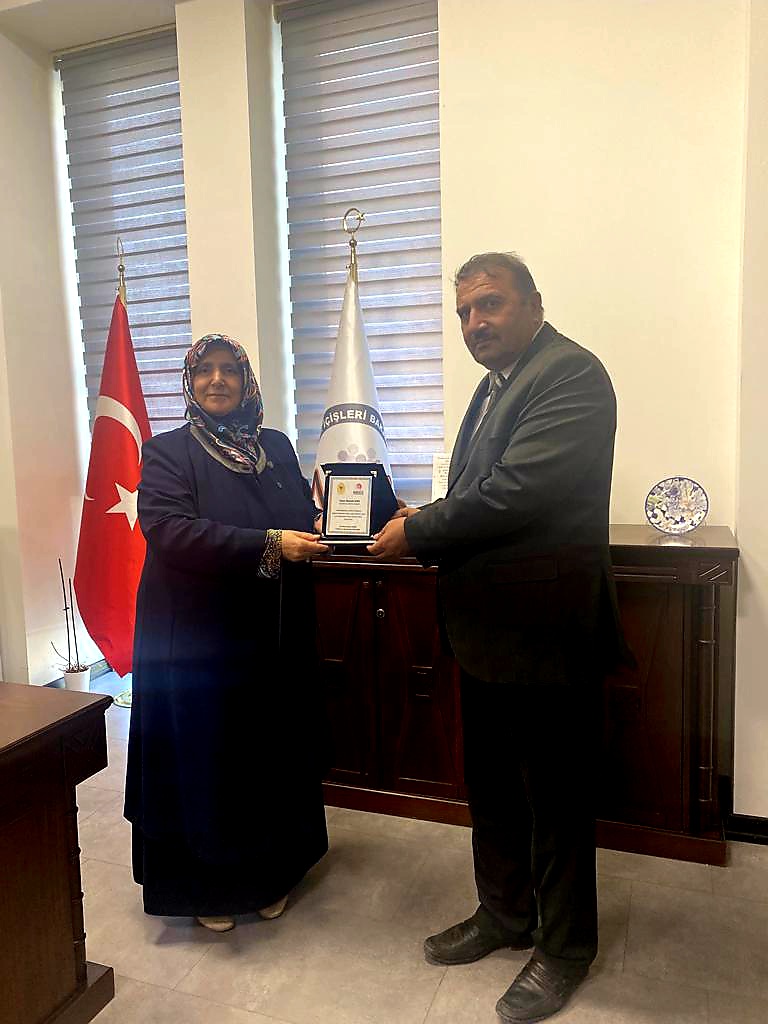 Andırın İlçe Nüfus Müdürü iken Saimbeyli İlçe Nüfus Müd.atanan Mustafa ATEŞ,İl Müd. Sn <a href="/sevgulzengin_/">Sevgül Zengin</a>'e veda ziyaretinde bulundu.Mustafa ATEŞ beyefendiye,ilimizde verdiği hizmetler için teşekkür eder,yeni görev yerinde başarılar dileriz.
<a href="/mukerrem_unluer/">Mükerrem Ünlüer</a>
<a href="/itasyapan/">İbrahim Taşyapan</a> 
<a href="/andirinnufus/">Andırın İlçe Nüfus Müdürlüğü</a>