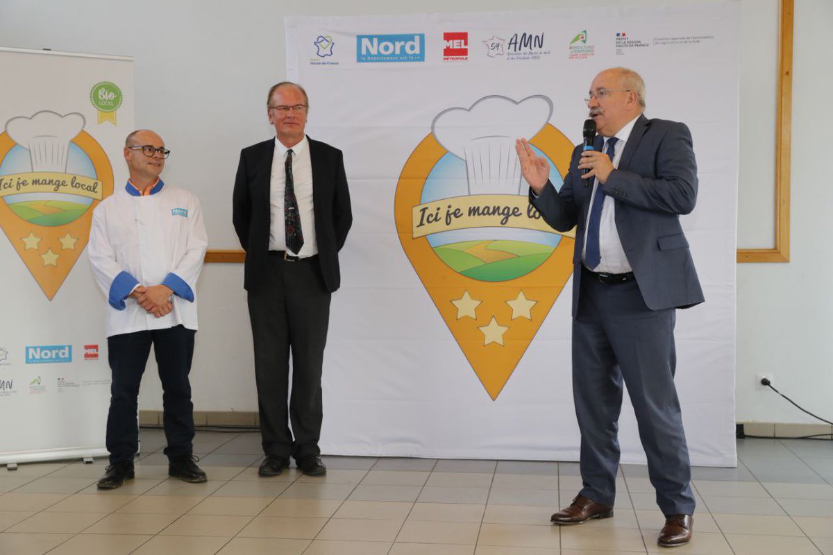 christianpoiret's tweet photo. Félicitations aux 33 lauréats 2023 du label « Ici je mange local » qui récompense l’#approlocal dans les restaurations collectives.
C’est une victoire pour le @departement59 d’accueillir chaque année de nouveaux établissements qui font le choix de s’engager durablement !
Grâce à eux,
➡️ Les collégiens mangent chaque midi des produits locaux, de qualité et de saison,
➡️ Les producteurs du #Nord bénéficient de nouveaux débouchés qui contribuent au développement économique de notre territoire,
➡️ Notre territoire contribue activement à la préservation de l’environnement.
Merci aux chefs de cuisine de s’impliquer au quotidien, à nos côtés !