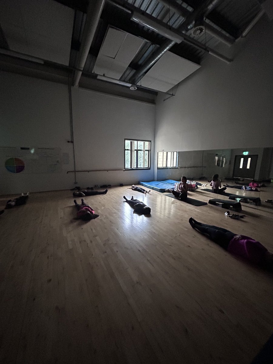 Miss Stirling tweet media