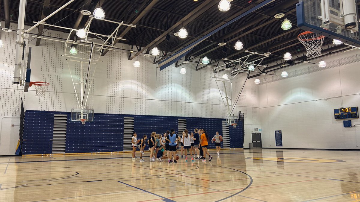 Another awesome basketball camp on the weekend. It's so great to see Queen's Women's Basketball players and coaches teaching these young athletes. 🏀💪