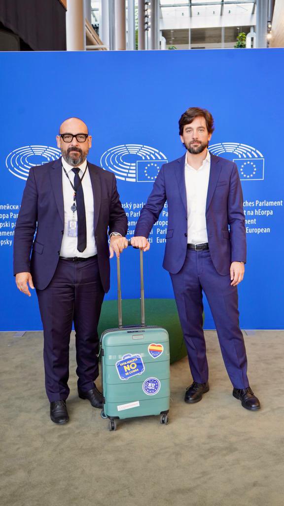 AdrianVL1982's tweet photo. Gracias al trabajo de mi compañero @jordi_canyas hoy el Parlamento Europeo ha instado a las aerolíneas a cumplir la sentencias del TJUE y dejar de cobrar extra por las maletas de mano de los pasajeros.

Un paso más en la defensa de los derechos de los ciudadanos europeos. https://t.co/Jrwmb5wj6B