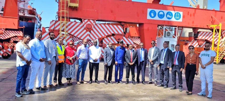 DORALEH MULTI PURPOSE PORT SAS (@doralehs) on Twitter photo The State Minister of Transport & Logistics of the Federal Democratic Republic of Ethiopia H.E Bareo Hassan &his delegation along with our Minister of Infrastructure &Equipment H.E Hassan Houmed Ibrahim visited <a href="/DoralehS/">DORALEH MULTI PURPOSE PORT SAS</a>. The discussions were interesting &fruitful.
<a href="/djama_darar/">Djama IBRAHIM DARAR</a> The State Minister of Transport & Logistics of the Federal Democratic Republic of Ethiopia H.E Bareo Hassan &his delegation along with our Minister of Infrastructure &Equipment H.E Hassan Houmed Ibrahim visited <a href="/DoralehS/">DORALEH MULTI PURPOSE PORT SAS</a>. The discussions were interesting &fruitful.
<a href="/djama_darar/">Djama IBRAHIM DARAR</a>