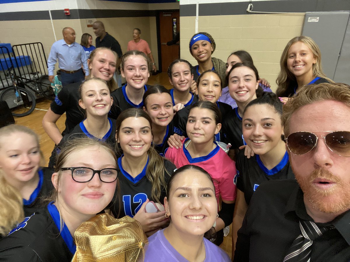 CoachDavies14's tweet photo. JV is still undefeated in district, now 7-0 and havenโt dropped a set! As always, Iโm super proud of these young ladies for their grit and hard work!
#diamondinspired @CSHSVolleyball https://t.co/4s9S3lP7lk