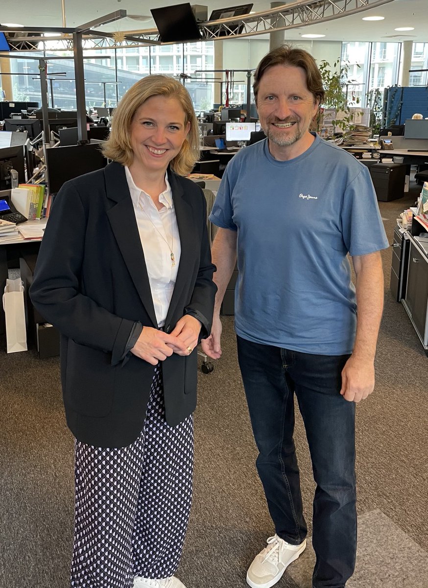 Schön, dass wir unsere jüngsten Differenzen im persönlichen Gespräch ausgeräumt haben! #neos #kleinezeitung 😎👍