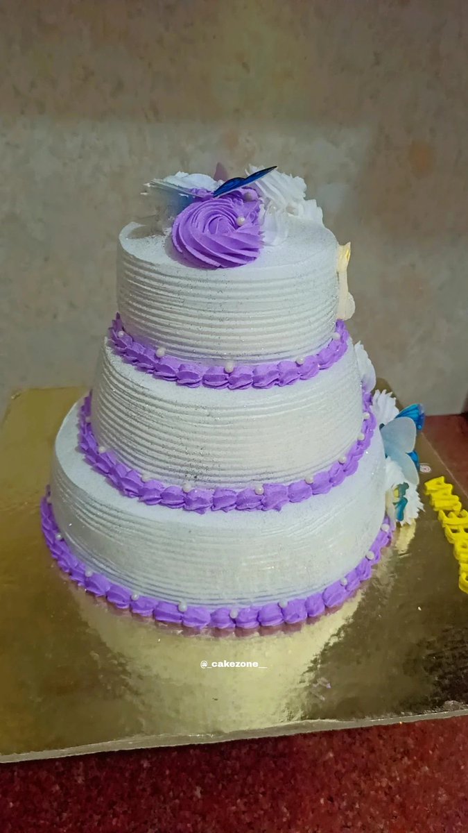 cakezone__'s tweet image. "Cake is a celebration of life."💜💜💜
Pounds- 5😊
Flavors- Chocolate, Pineapple 🍫🍍
Direct message us for orders📩📩
.
#newpost2023 #flavourcake #freshwork #egglessbaking #5poundscake #cakesofinstagram #5poundscake #3tiercake